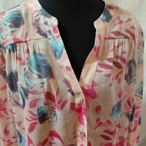 Hope & Harlow Floral Split-V-Neck Top Womens Size M Peach Skin Roll Tab Sleeve